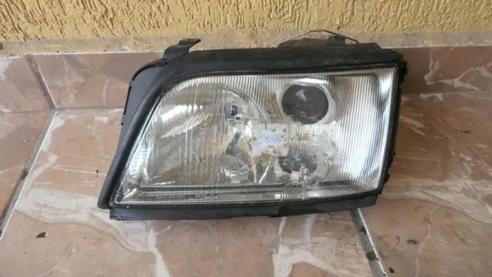 Farol esquerdo audi A6 1995 1996