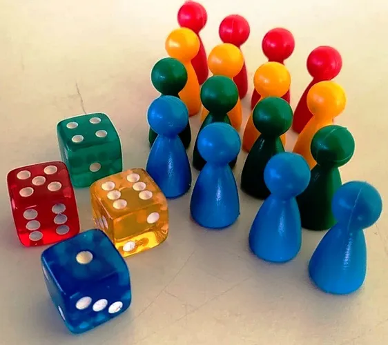 16 Pinos E 4 Dados Grandes P/ Jogo De Ludo