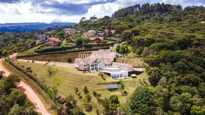 Charmosa Pousada à Venda na Região do Alto da Boa Vista - Campos do Jordão/SP