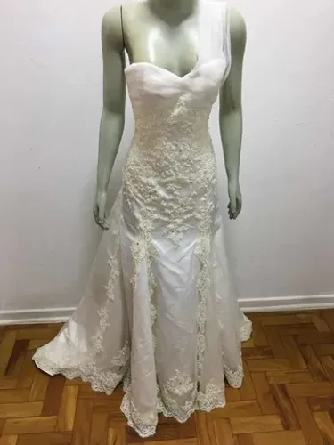 Vestido De Noiva Off White Tamanho P Pedraria Otimo Estado