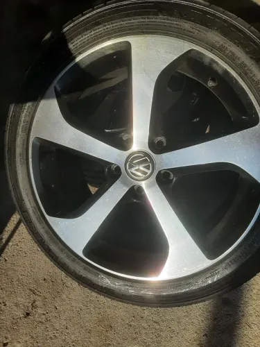 Roda aro 17 Vw Jetta estrela diamantada com preto com Pneu 225 45 17 Dunlop jogo