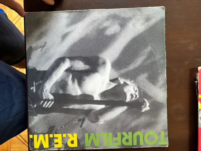 - Tourfilm R.E.M. laser disc