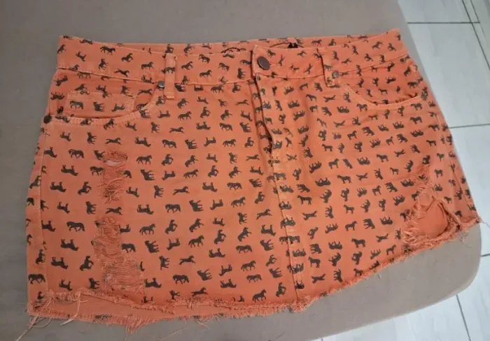 Saia Jeans laranja com desenho de cavalos- Polo wear - Tam. 44 - Usada