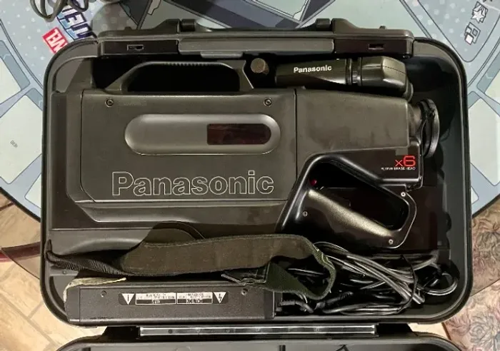 Filmadora VHS Panasonic - Modelo PV-604D