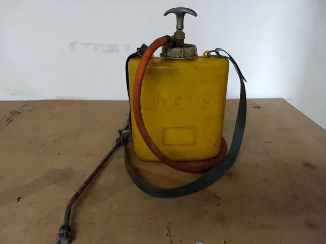 01 Pulverizador Marca Jacto Manual Capacidade 4 Litros