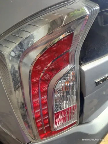 Lanterna Traseira esquerda Toyota Prius 2015