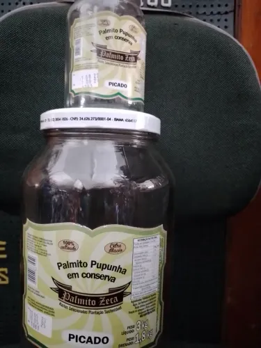 Vidros vazios de palmitos 