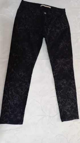 Calça preta feminina Lara Woman tam 44, tecido sarja imita jacquard 
