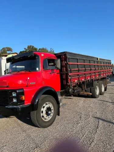 Mercedes L1313 truck com graneleira