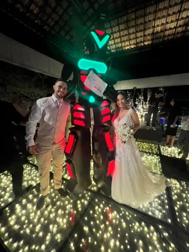 Robô gigante para eventos vem plataforma 360