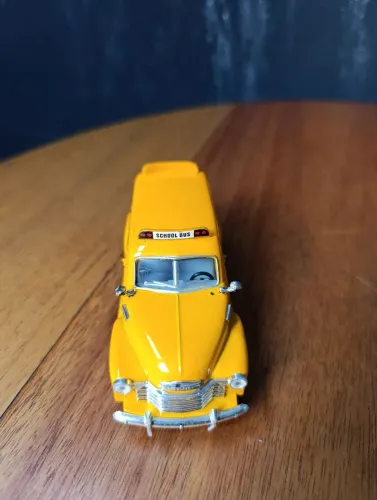Miniatura de ônibus escolar DIECAST 1:36 Kinsmart