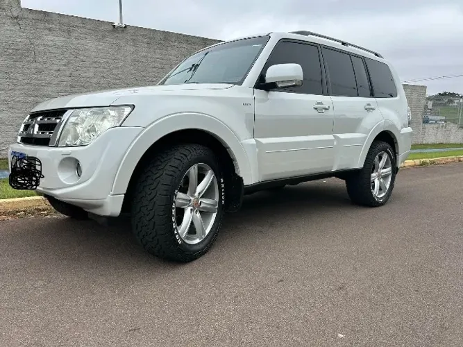 Mitsubishi Pajero HPE Full 3.2 4X4 T.i.dies. 5P AUT 2013