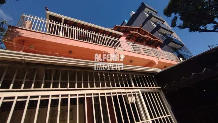 Casa residencial e comercial 3 quartos suite 3 vagas de garagem Inconfidentes Contagem MG