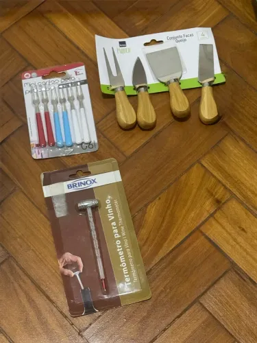 Kit vinho e queijo : Termometro vinho + cortador de queijo + espetinho + porta palito temá