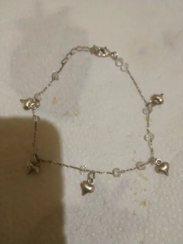 Pulseira de prata com pingentes de coração