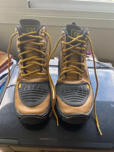 Bota Caterpillar Original - Marrom