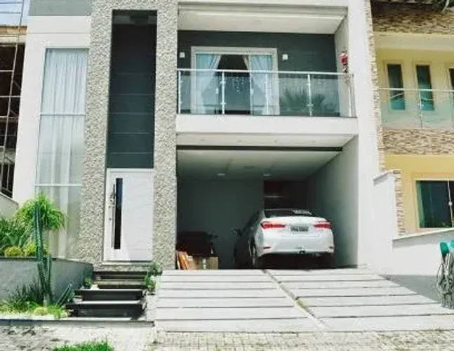 Condomínio Osvaldo Studart, Casa duplex com 04 suítes, móveis projetados