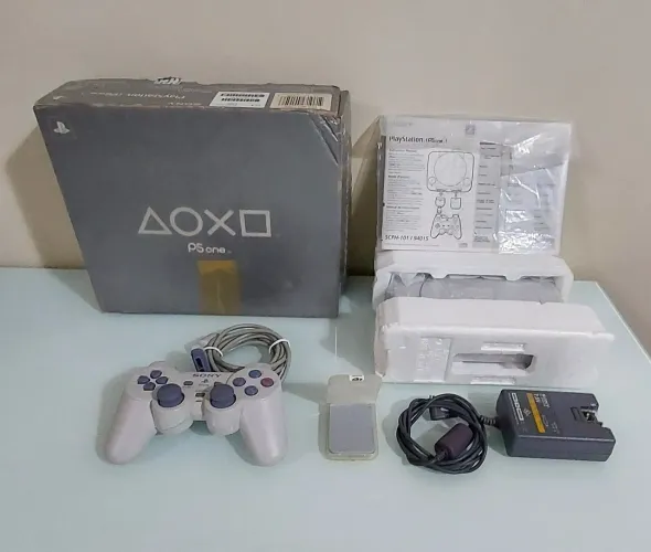 Playstation 1 completo e impecável.