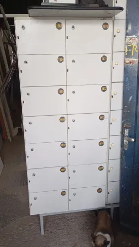 Armário com várias gavetas