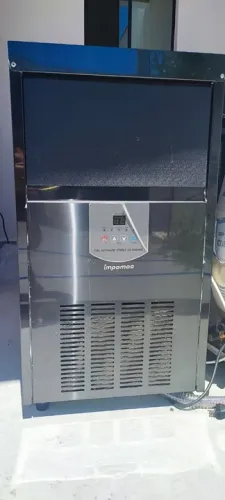 Máquina de Gelo Cubo TH50 Impomac Preta - Até 38 Kg/dia