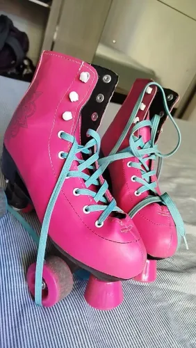 Patins semi novo