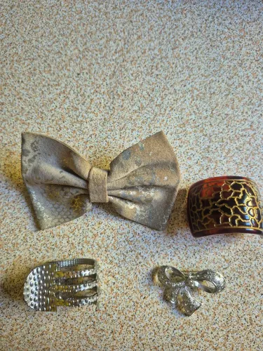 Acessórios diversos. Laço em couro.