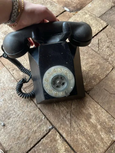 Telefone de parede antigo 