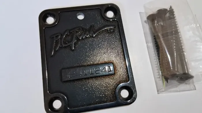 Placa de braço. Neck Plate B. C. Rich (Guitarra ou Baixo)