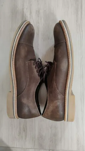 Sapato em couro marrom, ótimo estado!