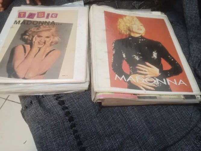 Coleção fotos, pôsteres e revistas de Madonna dos anos 80 e 90, para fãs e colecionadores.