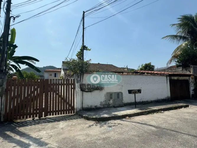 Conjunto de 06 Kitnets com 01 Casa Independente com piscina e quintal em Itaipu!