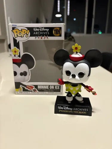 Funko POP Original Minnie on Ice Disney Boneca #1109