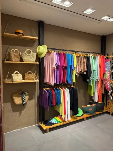 Mobiliário para loja de roupas