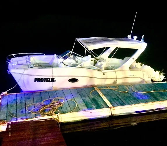 Lancha catamarã 26 pés