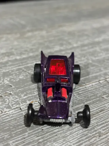 Hot Wheels Fangula HW Premiere 2010 roxo