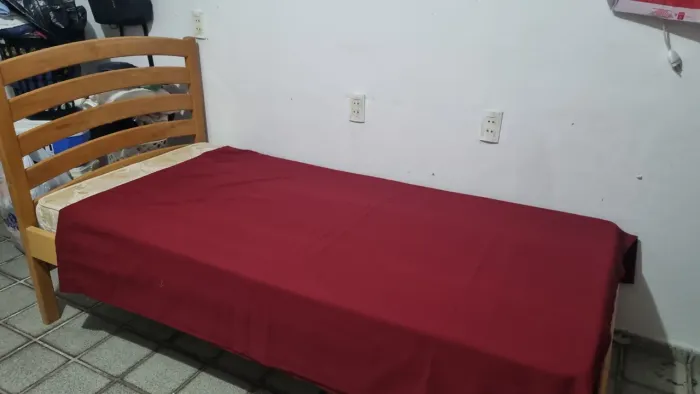Cama de solteiro de madeira Maciça e Colchão 