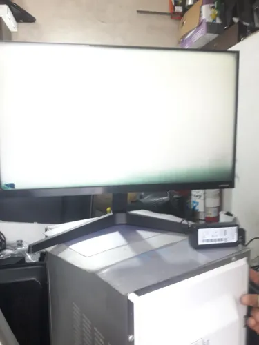 Monitor Samsung com defeito na tela 