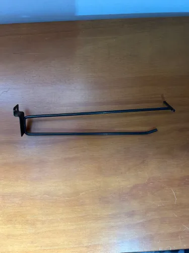 Gancho Canaletado 25 cm preto  C/ Porta Preços 101 unidades