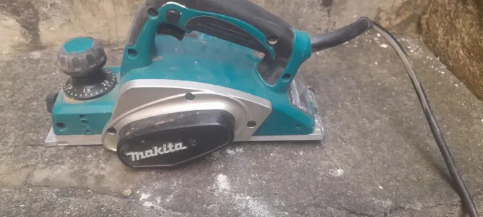 Plaina Elétrica Makita