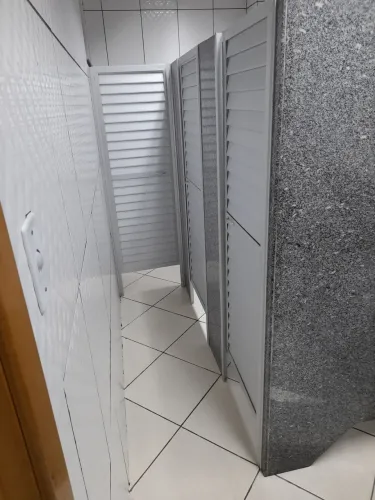 PORTAS ALUMÍNIO E VIDRO TEMPERADO