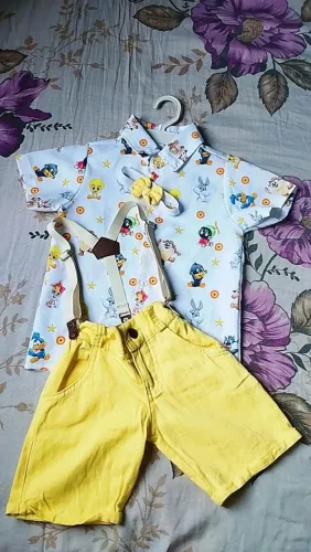 Conjunto de bermuda com suspensório e blusa temática para festa infantil tamanho 2 anos 