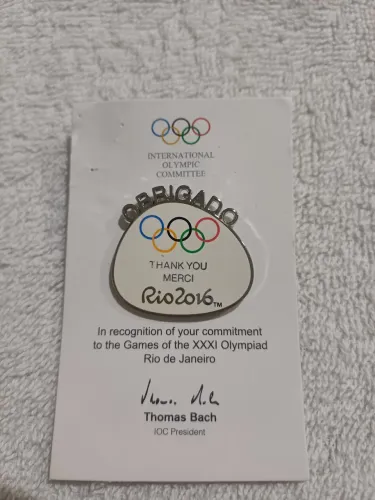 Broche oficial comemorativo dos Jogos Olímpicos Rio 2016