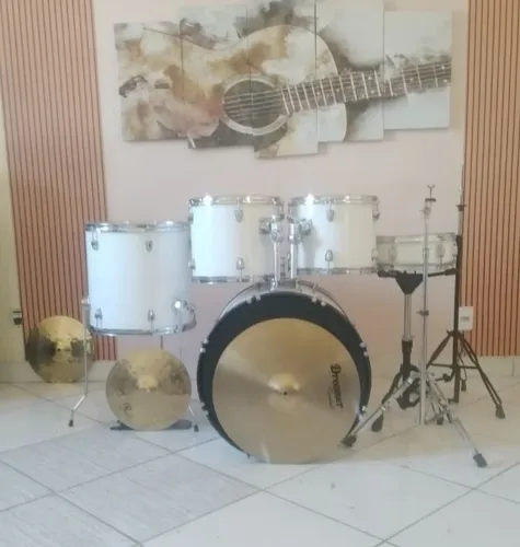 Bateria completa , som excelente 