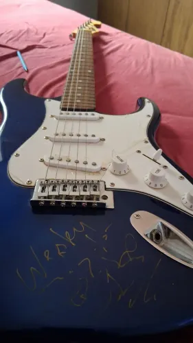 Guitarra autografada