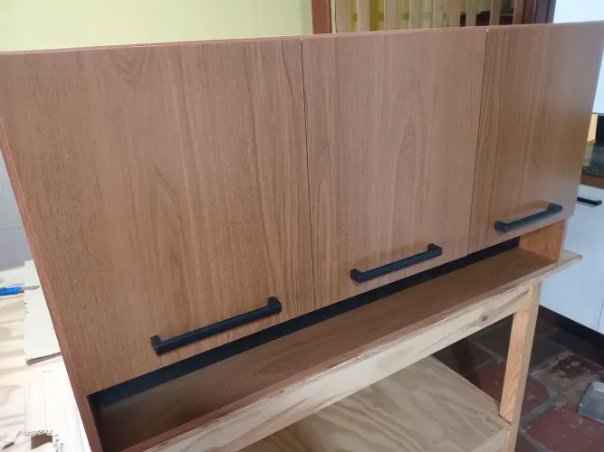 Armário aéreo 03 portas e novo.(Entrego)