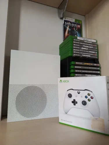Xbox One S 1 TB + Controle + 3 meses de garantia