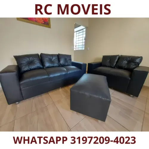Conjunto Sofá 3 e 2 Lugares com Puff | Couro Sintético Premium