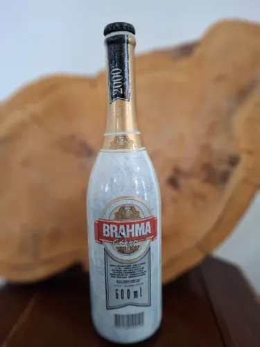 Garrafa comemorativa Brahma 2000/ Lacrada contém líquido impróprio para consumo!