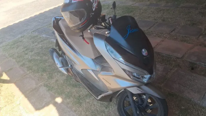 Honda PCX DLX 2022 ABS - Conservada, Revisada + 2 Capacetes Seminovos