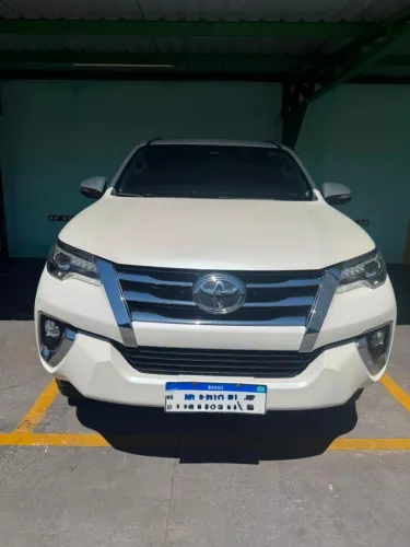 Toyota Hilux SW4 SRX 4X4 2.8 TDI 16V Dies. Aut. 2017